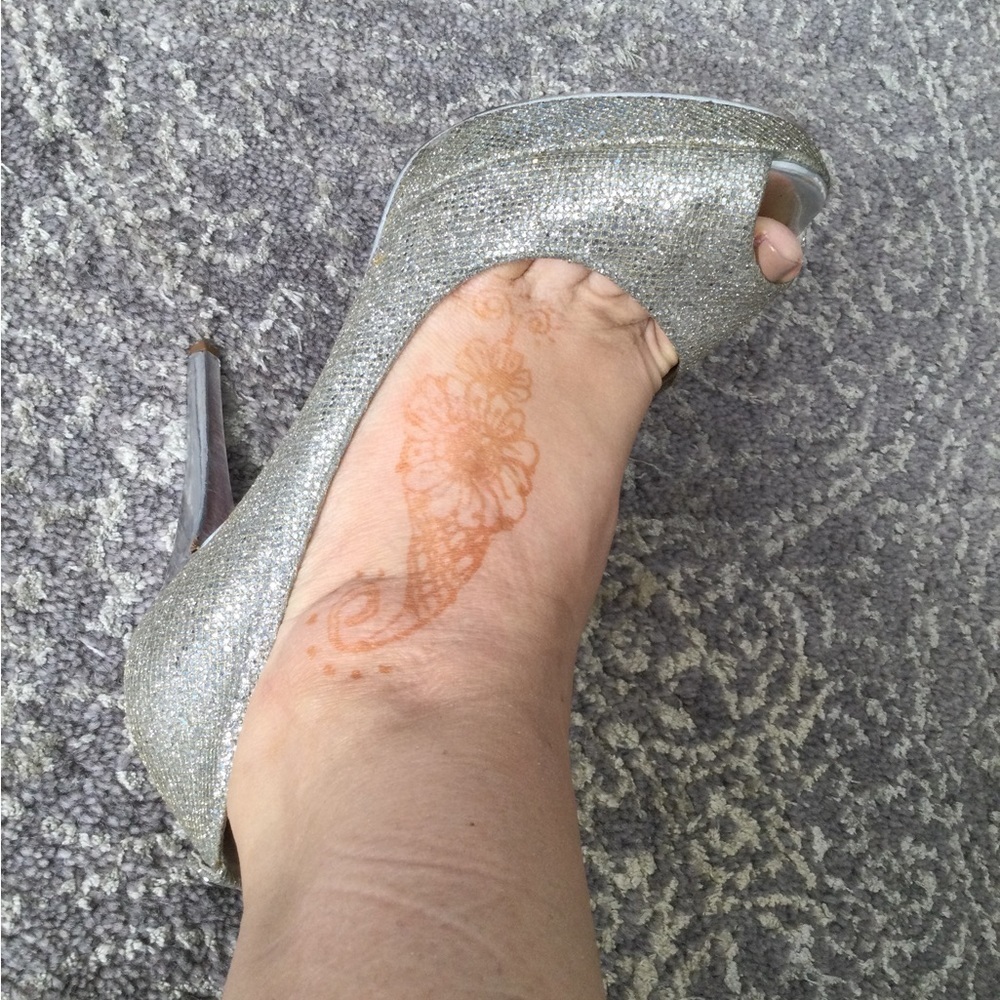 Michael Kors peep toe silver sparkly heel in 8.5 2